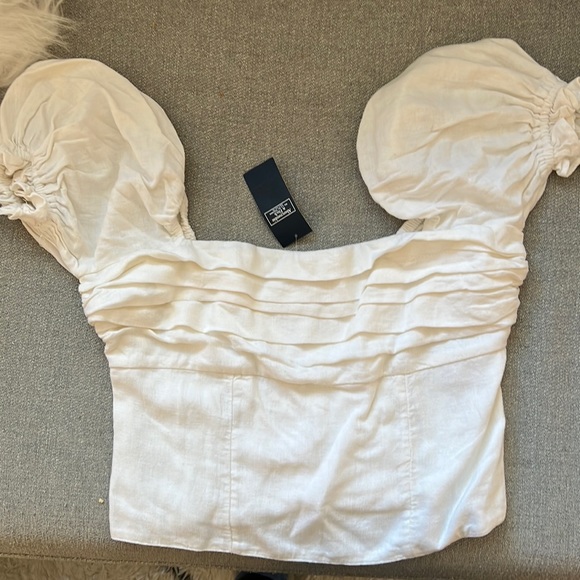 Abercrombie & Fitch Tops - Abercrombie NWT white puff sleeve top